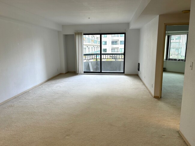 Foto del edificio - 1BR Condo @ Opera Plaza with Amenities, 24...