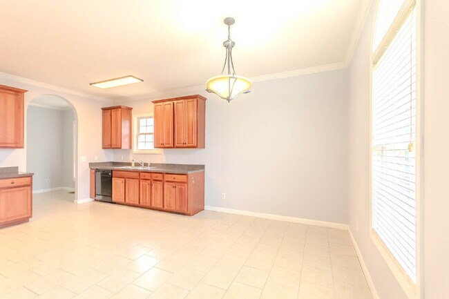 Building Photo - 3 bed, 2.5 bath brick home across from Ted Rhodes Golf Course