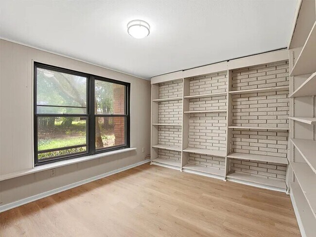 Foto del edificio - 2735 Waleetka St