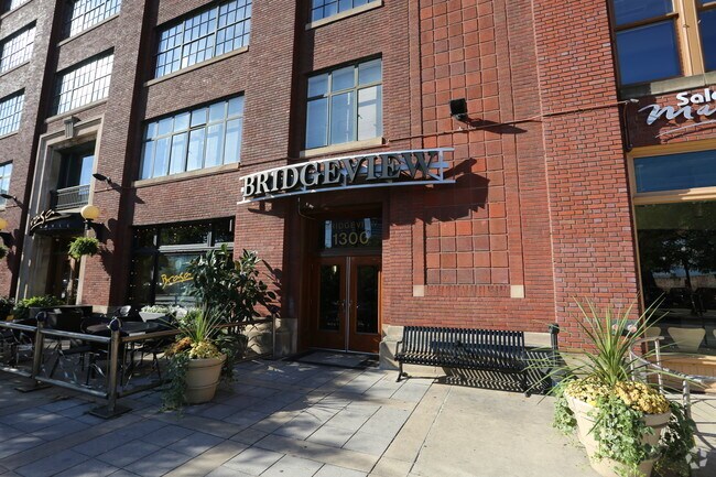 Foto del edificio - Bridgeview Apartments