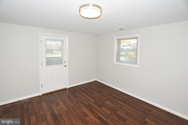 Building Photo - 4216 University Dr
