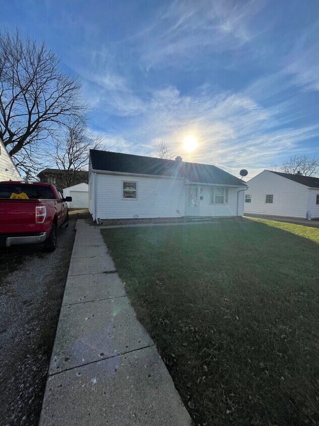 808 W Purtscher Dr, Peoria, IL 61614 House for Rent in Peoria, IL