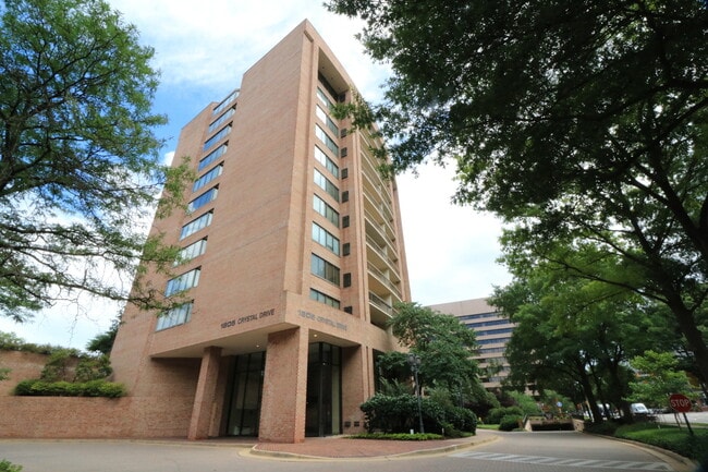 Building Photo - Classy 1/1 Convenience in Crystal City