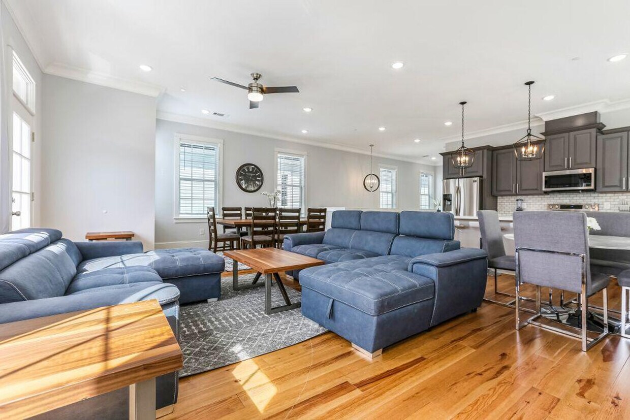 Foto principal - 1220 Carondelet St