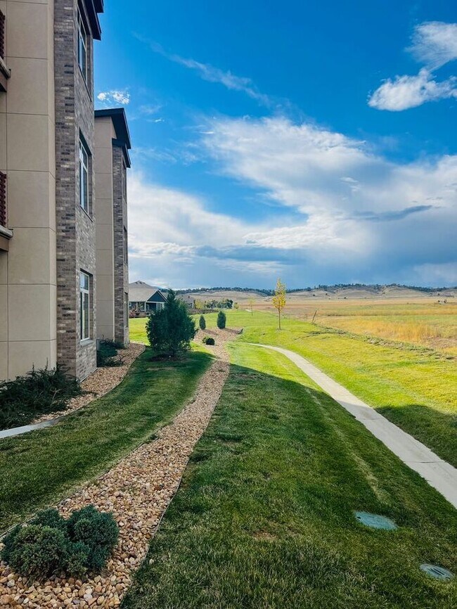 Building Photo - 2 bedroom, 1 bath condo located in Northwest Loveland, CO