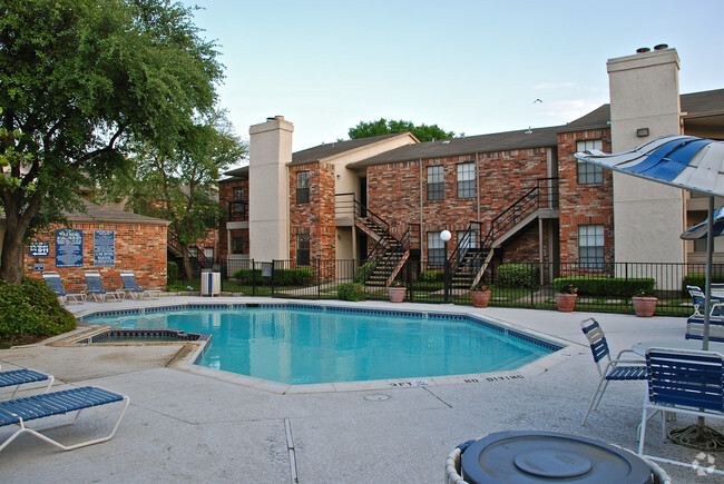 creekside pool