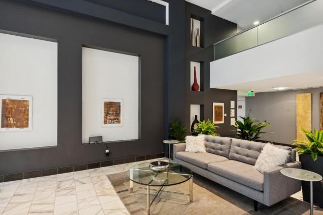 Building Photo - 2 bedroom in Seattle WA 98121