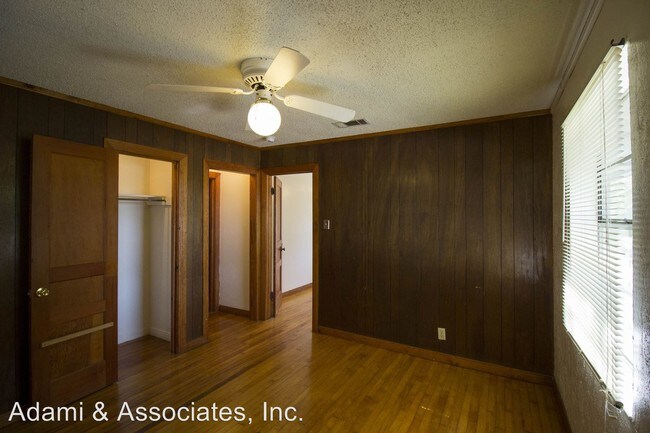 Building Photo - 3 br, 1 bath Apartment - 1008 Bernard