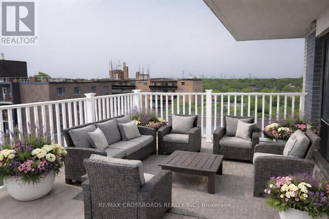 Photo du bâtiment - 363 Lakeshore Rd E