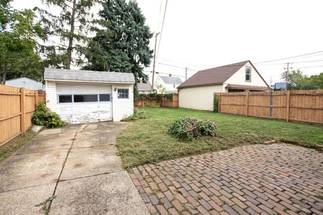Building Photo - 6206 Alber Ave