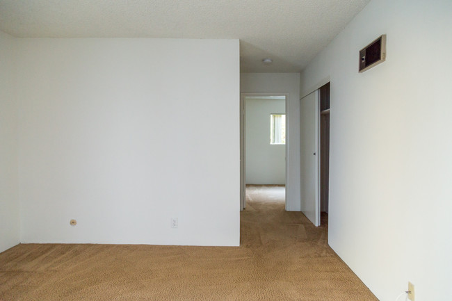 2 BD- Living Room with Hallway - 5720 Gaines St