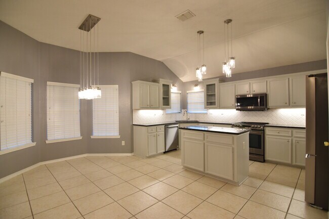 Building Photo - 336 Canoe Dr