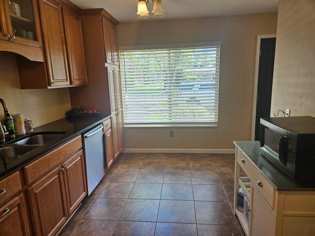 Building Photo - 336 Rustic Cir