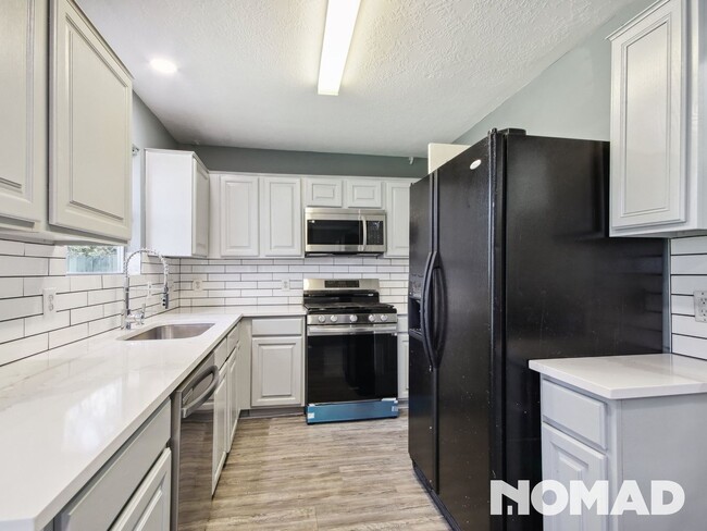 Building Photo - 5 Bed, 3 Full Bath Single Family Home in M...
