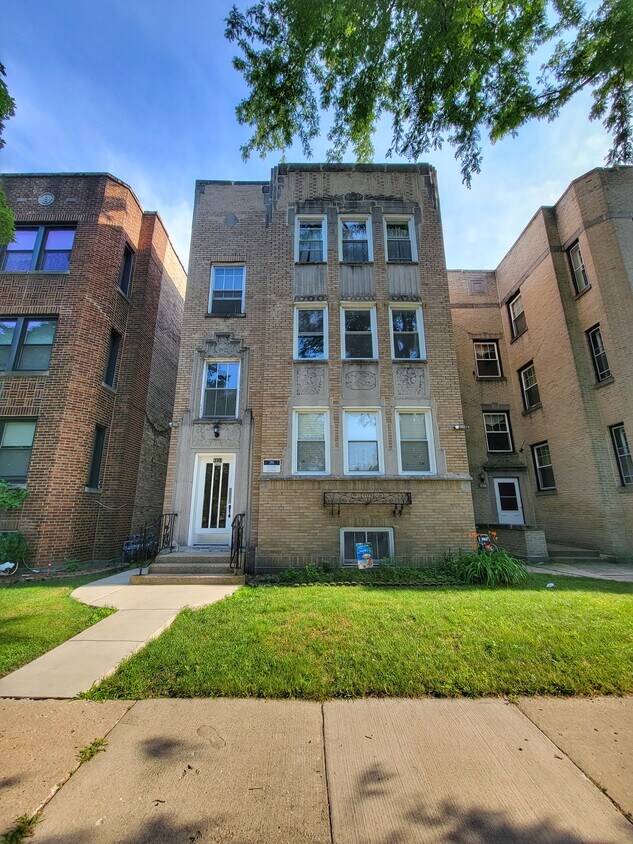 Primary Photo - 4831 Lee St