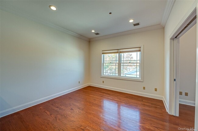 Building Photo - 328A Main St