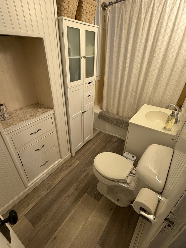 Building Photo - 905 N California Ave