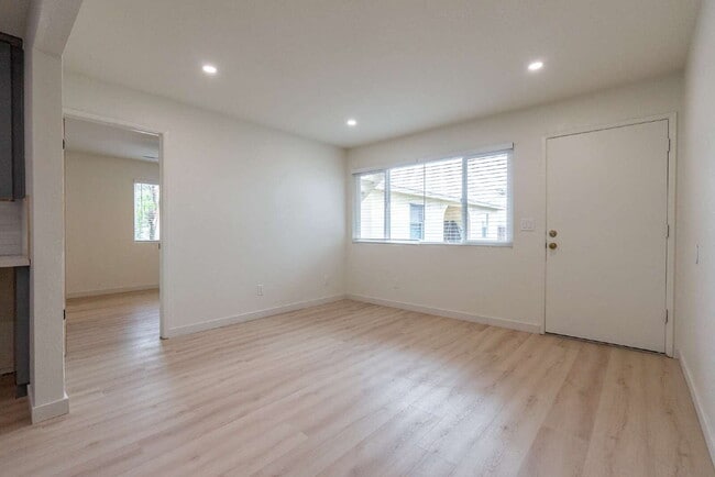 Building Photo - AVAILABLE NOW - 2 Bedroom, 2 Bath Coastal Apartment