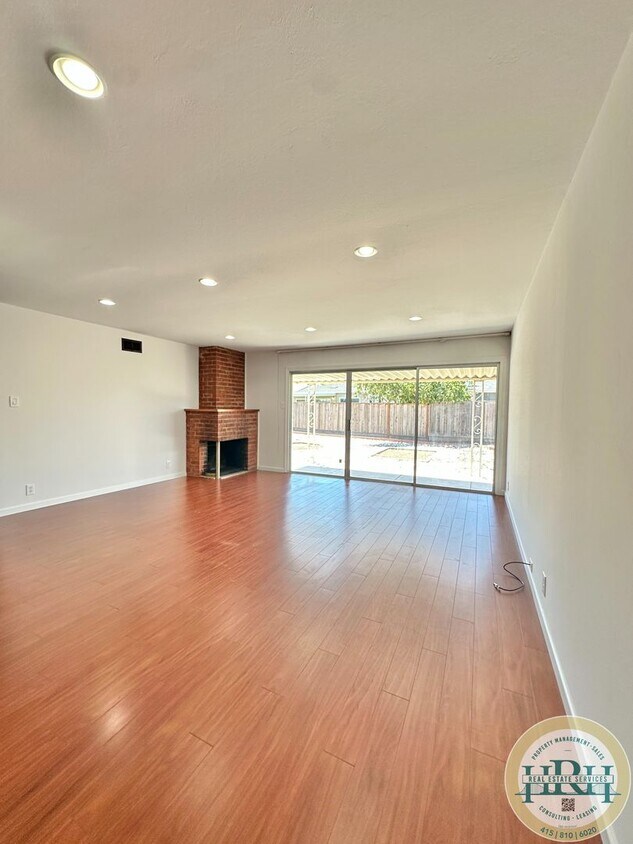 Foto principal - Spacious & Bright 3BR|2BA House in the Hea...