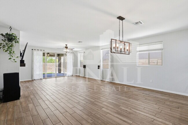 Foto del edificio - 4220 S Macy Cir