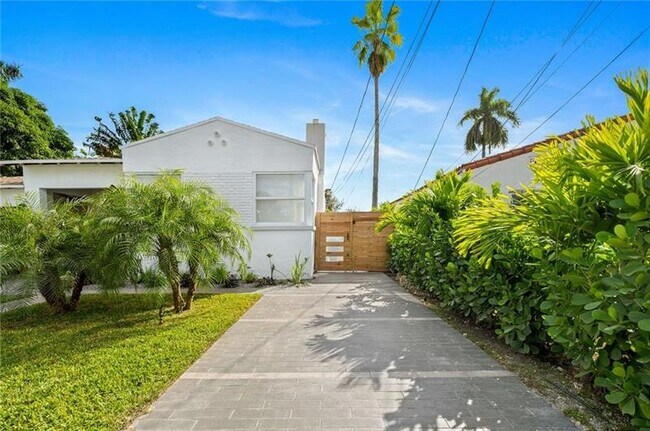 Foto del edificio - 710 NE 87th St