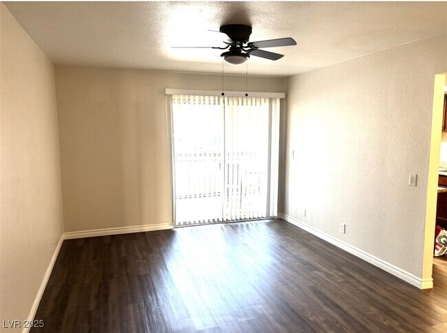 Foto del edificio - 5260 River Glen Dr