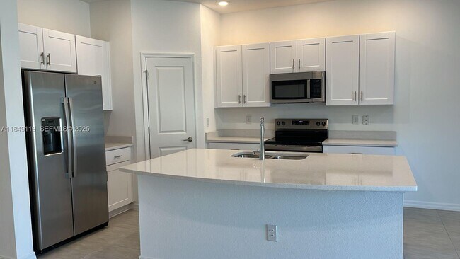 Building Photo - 2549 Penguin Blvd