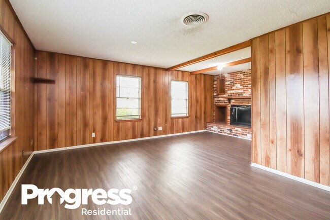 Building Photo - 901 Westmont Dr