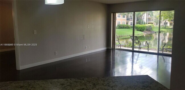 Foto del edificio - 8977 Wiles Rd