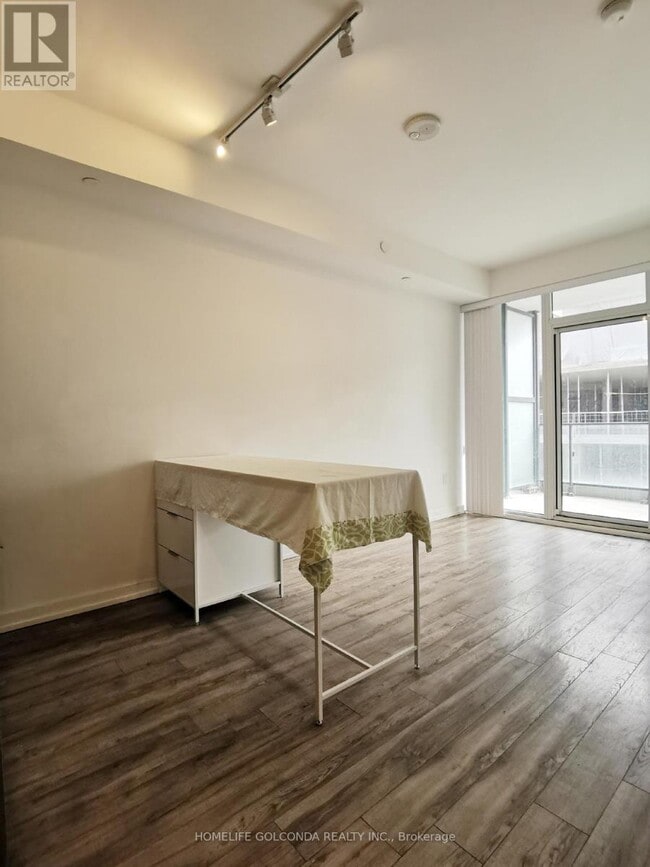 Building Photo - 77 Shuter St