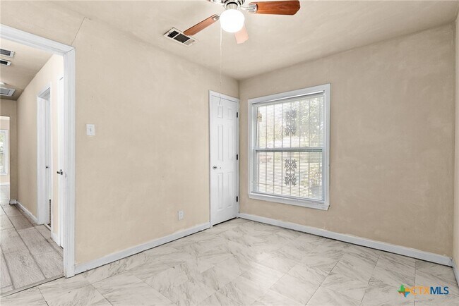 Foto del edificio - 602 W Kern Rd