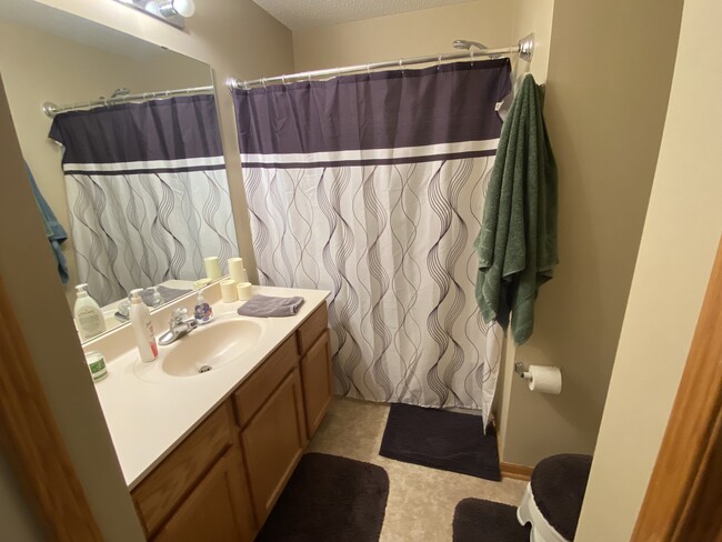 Building Photo - 848 Trenton Ln N