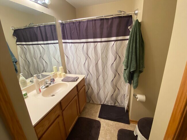 Foto del edificio - 848 Trenton Ln N