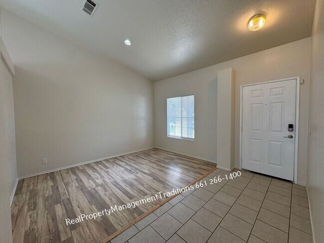 Building Photo - charming 3+2 in Lancaster