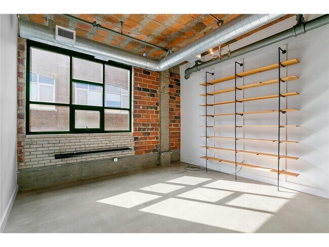 Building Photo - 718 N Washington Ave