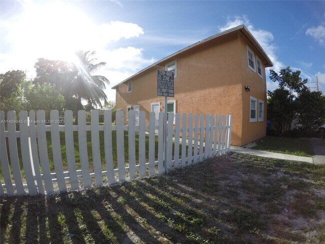 Building Photo - 1212 NW 5th Ave
