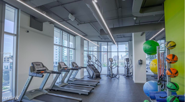 Foto del edificio - 1 br, 1 bath  - 2600 Biscayne Blvd