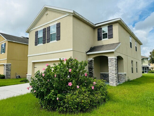 Foto del edificio - Immaculate 4 BR / 2.5 BA in Wonderful Comm...