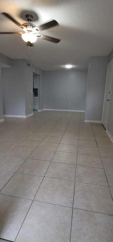 Foto principal - 906 Lake Destiny Rd