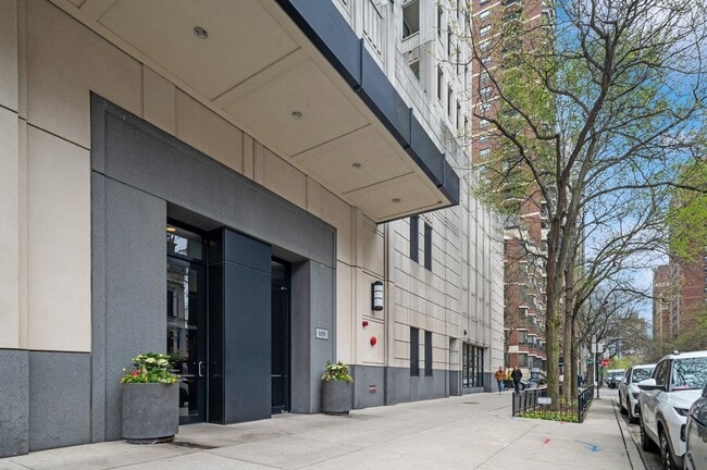 Building Photo - 1155 N Dearborn St