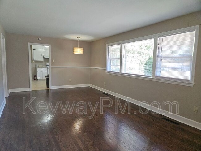 Building Photo - 13 Erskine Ln