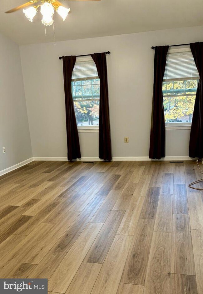Building Photo - 6803 Wild Rose Ct