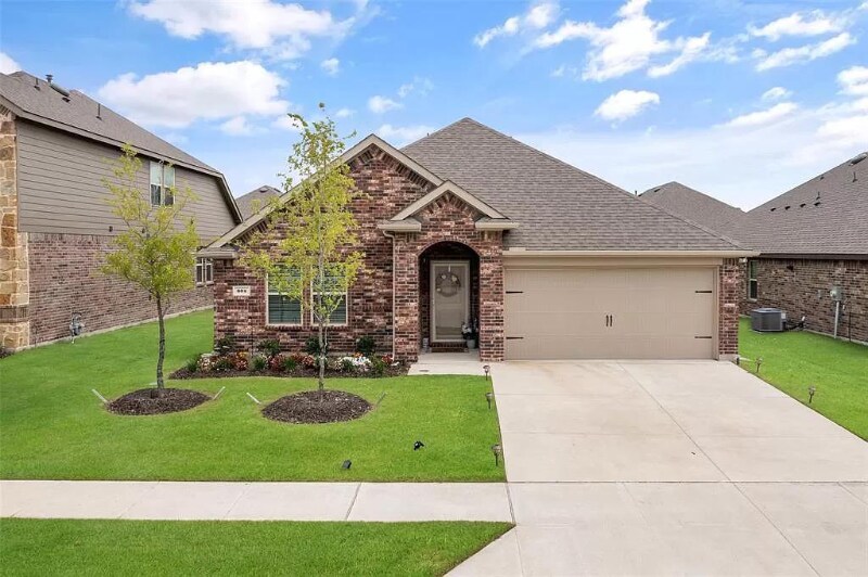 Foto principal - 604 Saddle Club Way