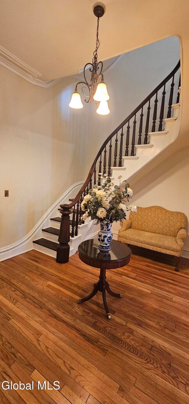 Foto del edificio - 44 Clinton Ave