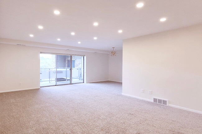 Foto del edificio - 2112 Acacia Park Dr