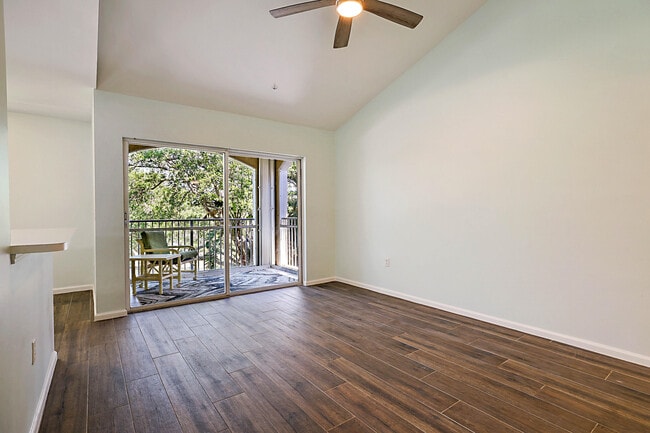 Foto del edificio - 236 Village Blvd