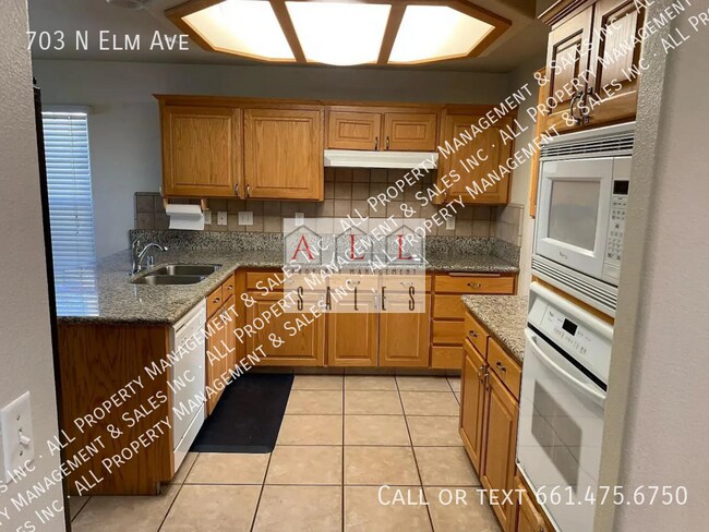 Building Photo - 703 N Elm Ave