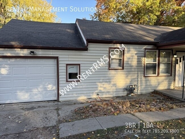 Building Photo - 2332 SE Kentucky Ave