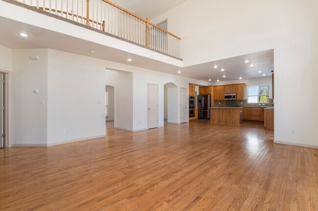 Foto del edificio - 5 bedrooms and an office, D #20,  Stone Cr...