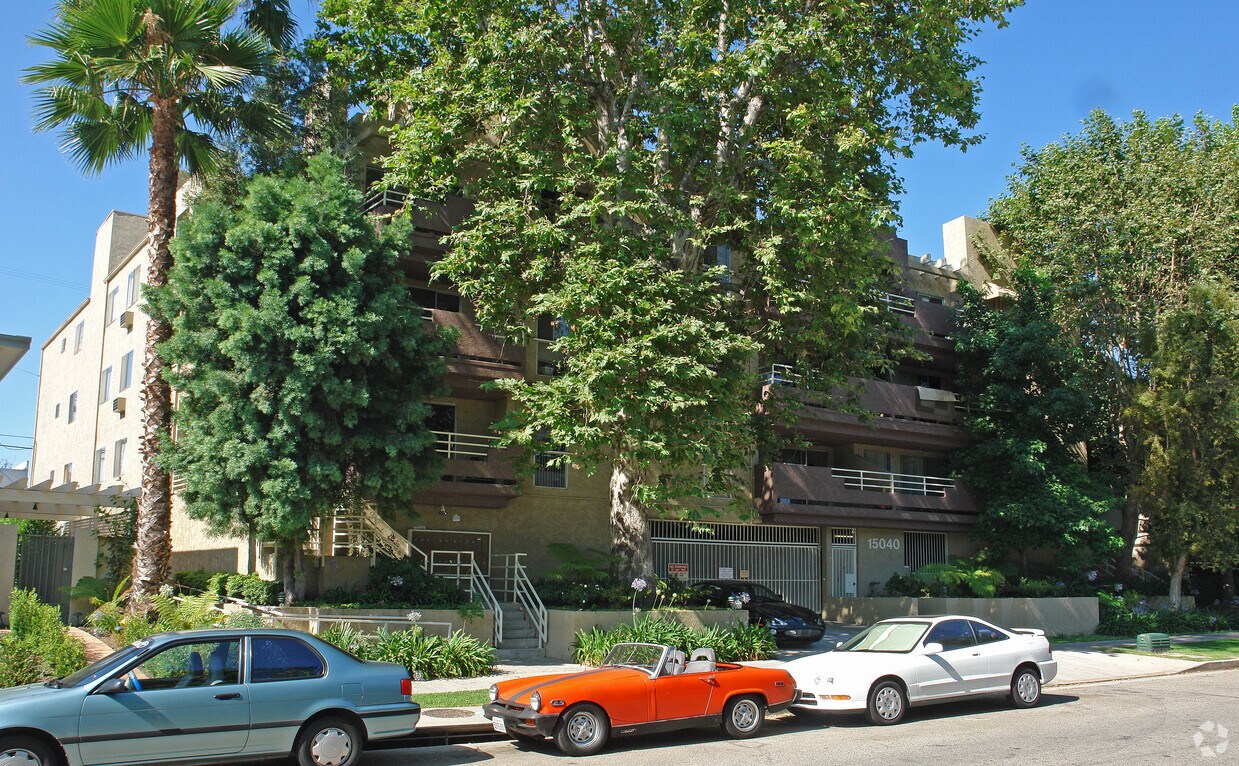 Building Photo - 15040 Moorpark St